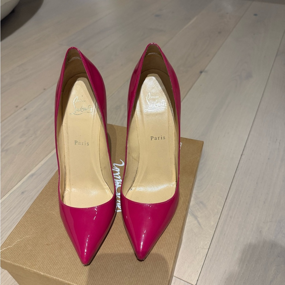 Pink so Kate pumps Christian Louboutin‘s